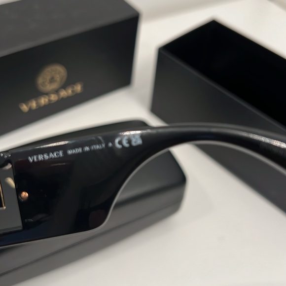 Versace Sunglasses NWT with Box, caring case, cloth - Picture 8 of 11